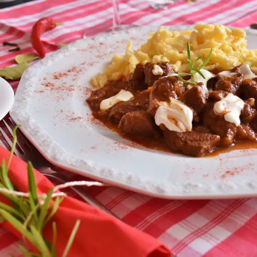 Gulasch im Schnellkochtopf Einfaches Rezept für ein schnelles Gulasch