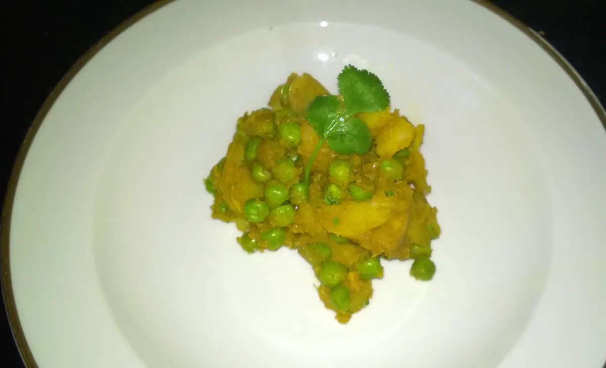 Kartoffel-Erbsen-Curry - einfach, schnelles, billiges Rezept - Aloo Mattar