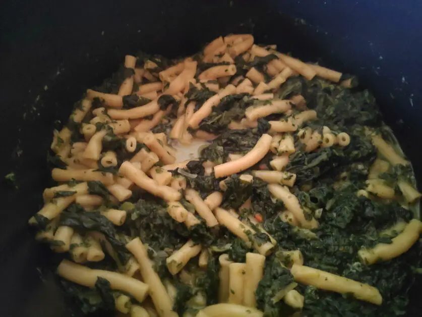 Nach dem Garen: One Pot Pasta mit Spinat im MeinHans